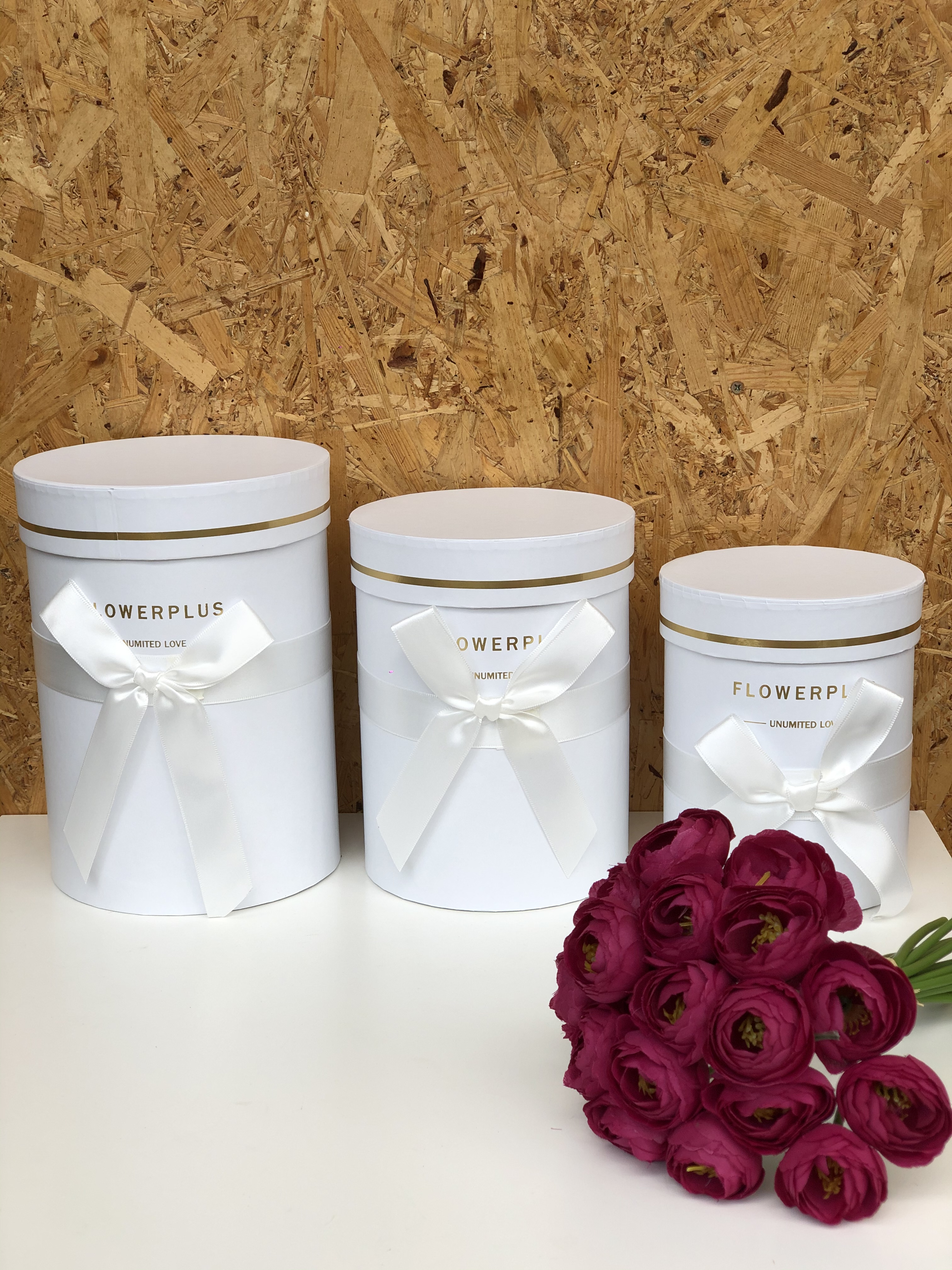 Коробка FLOWERPLUS БЕЛЫЙ 16.5*22 ,5 АРТ 0249