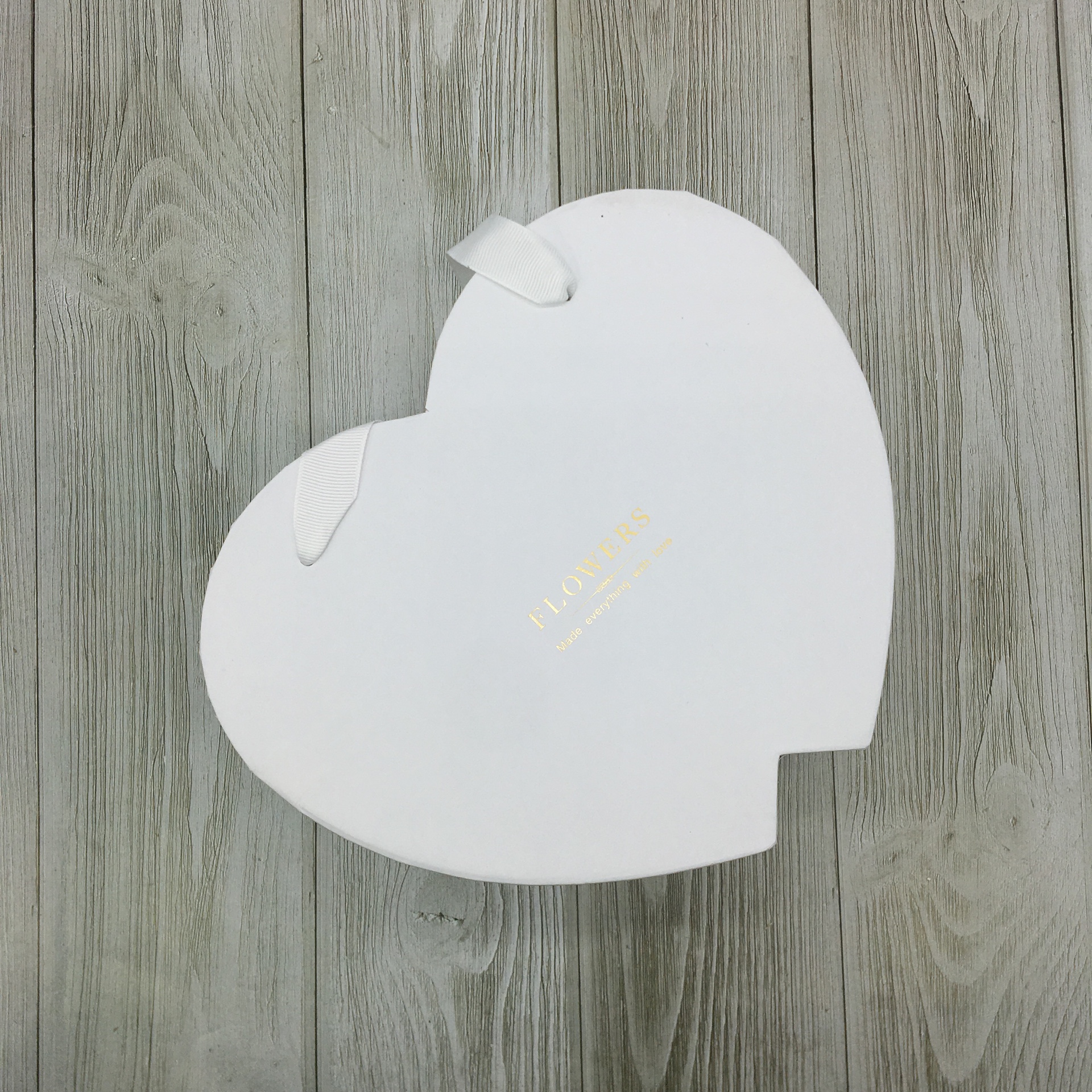 Коробка ваза сердце белое 10*26*20. Арт01276