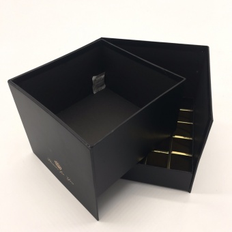 Коробка квадрат с подставкой. Микс.  Арт0662